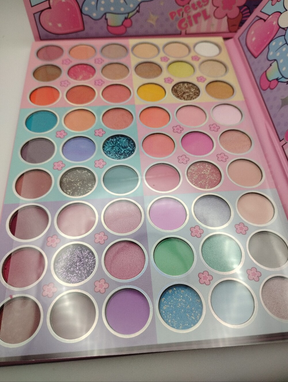 🆕 1 Labubu Beautiful 54 Color Eyeshadow Palette & 8 Labubu Lip Glosses - Picture 7 of 11